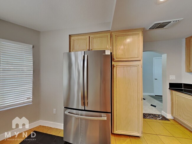 Building Photo - 5304 Del Lago Dr