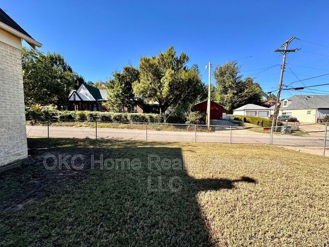 Building Photo - 1947 NW 20th St
