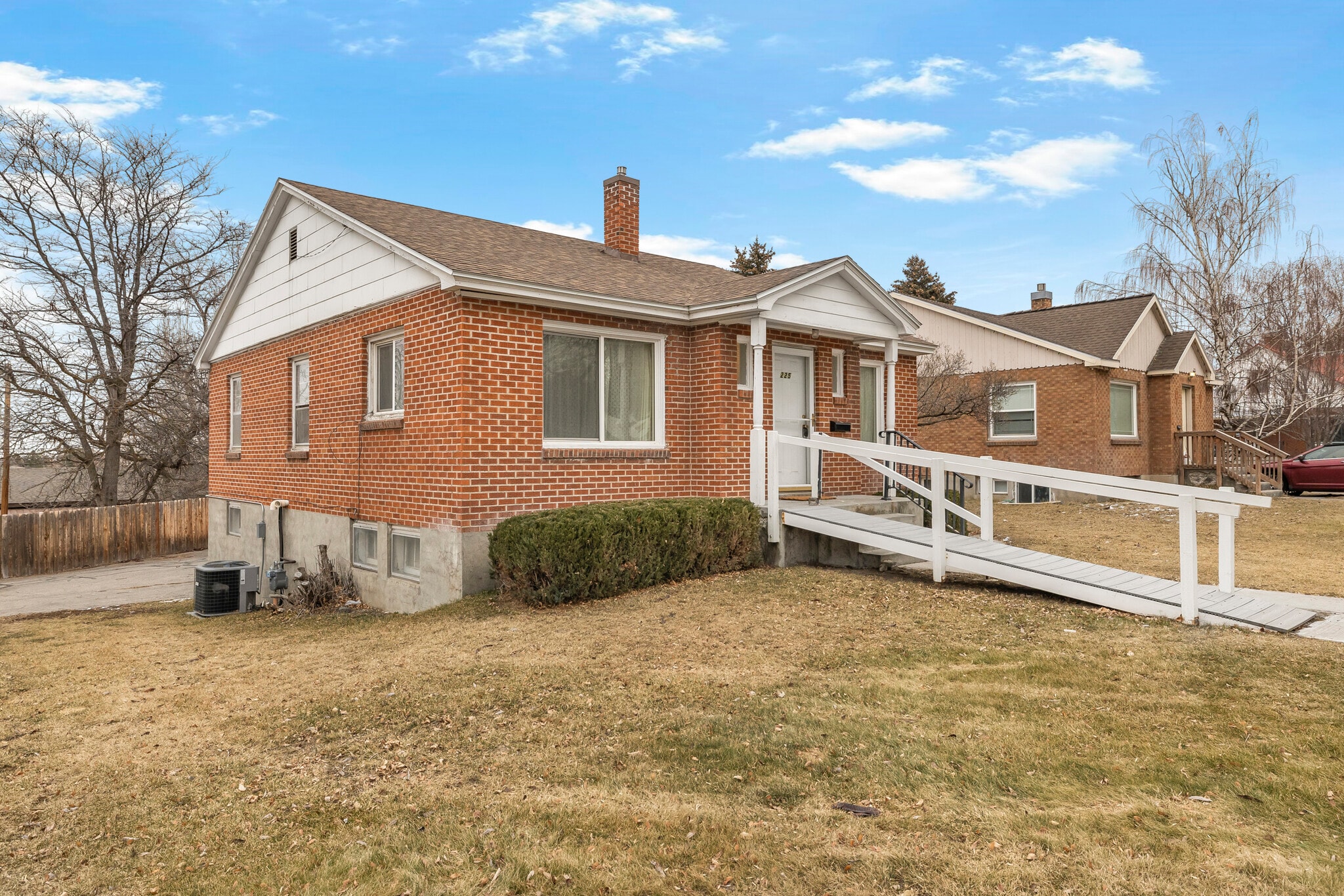 Building Photo - 225 E 2nd S