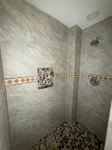 Building Photo - 6135 Vine St