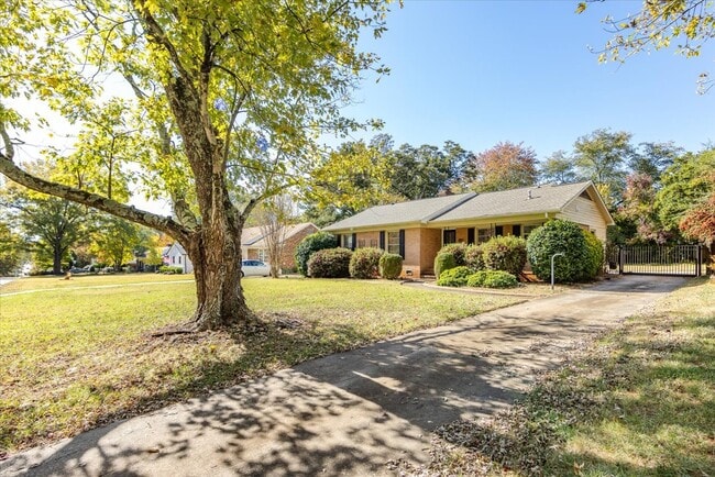 Building Photo - 5400 Farmbrook Dr