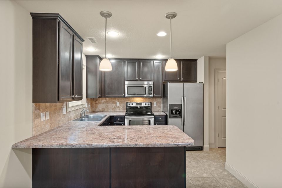 Building Photo - 1811 Trellis Ln