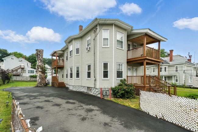 Building Photo - 439 Lowell St