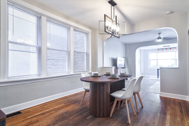 Building Photo - 3547 N Albany Ave