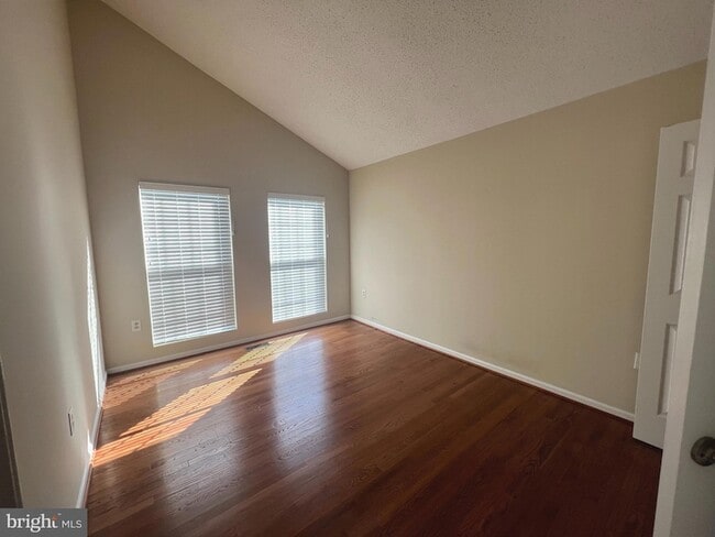 Building Photo - 407 Deerpath Ave SW