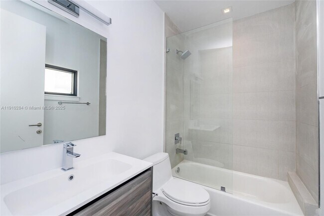 Building Photo - 3258 Bird Ave