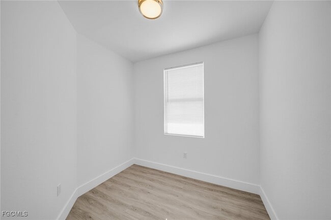 Building Photo - 275 SW 4th St