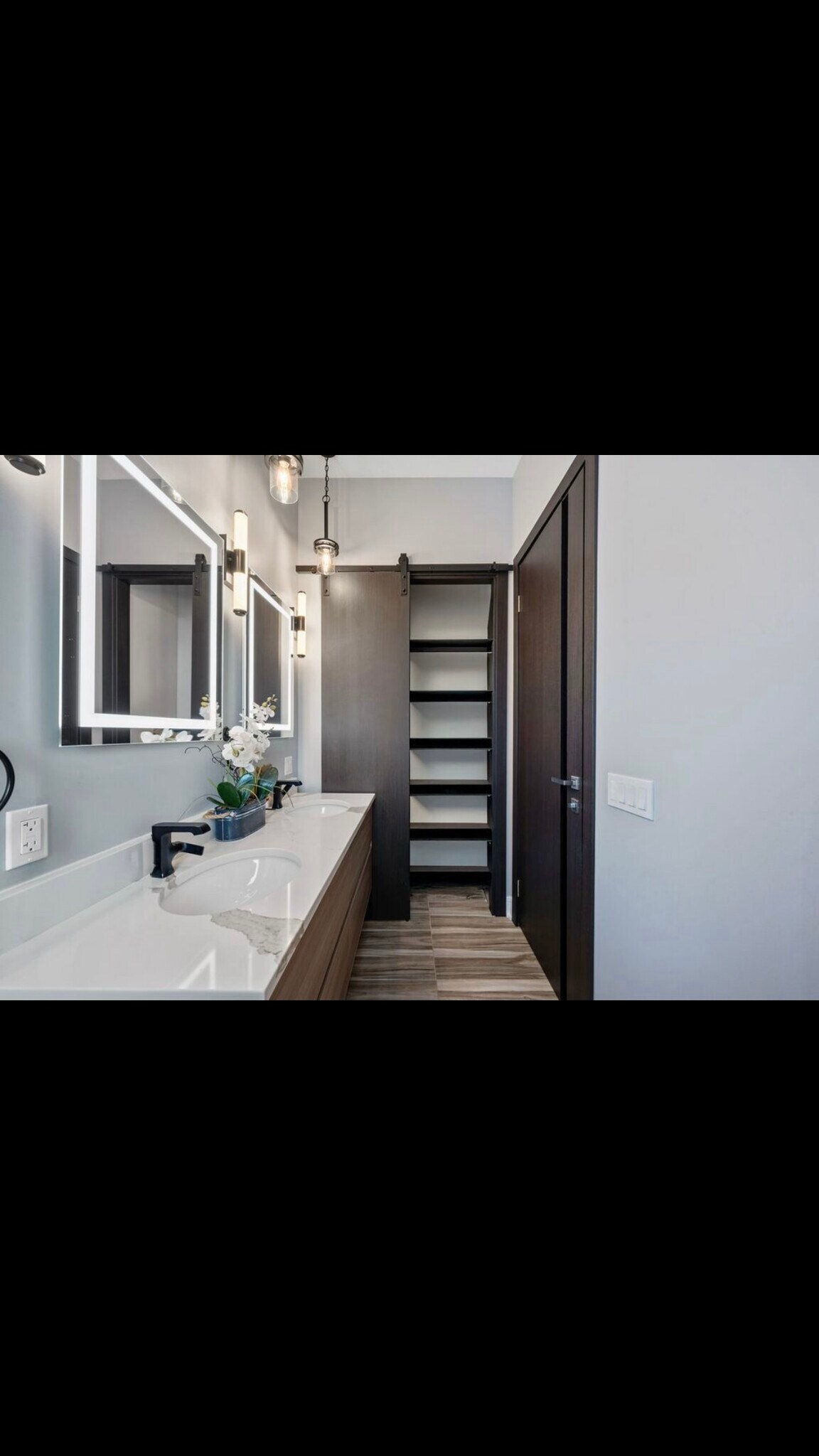 Primary bath - 4133 W Hirsch St