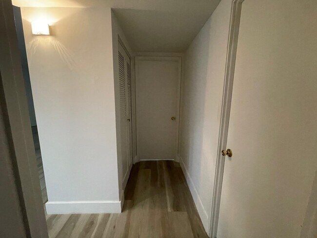 Building Photo - 250 NE 20th St