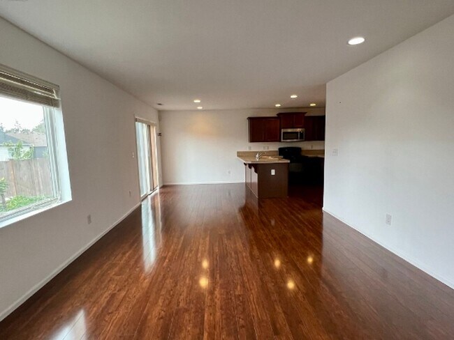 Building Photo - Tumwater 3 BD + Office Space - Move-In Special!