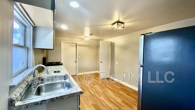 Building Photo - 3909 S 14th Ave