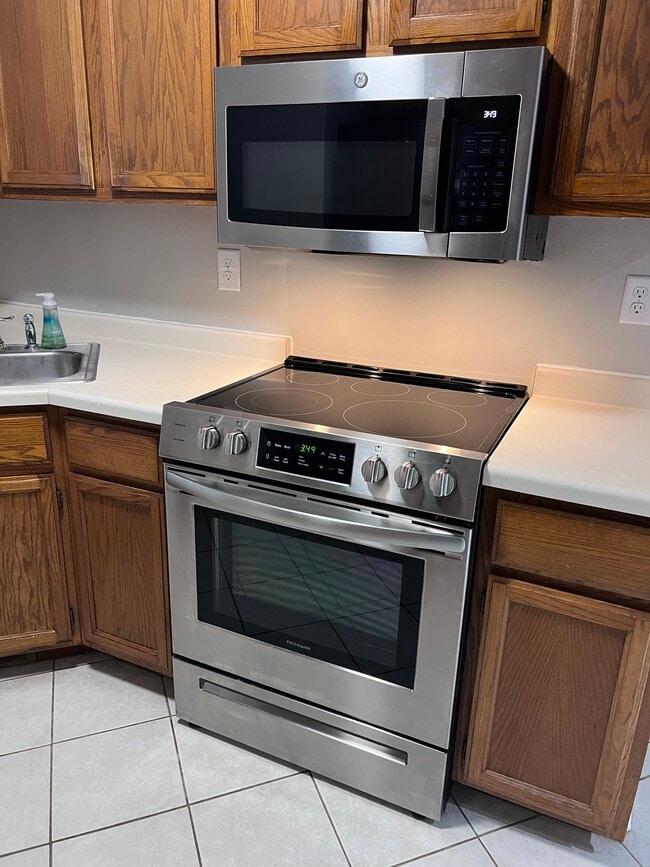 Building Photo - 1274 Greenbriar Ct