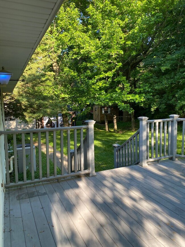 Building Photo - West side location 4br 2.5bth Finished Basement 2crg