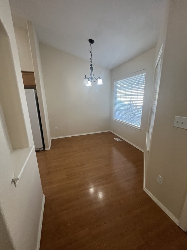 Building Photo - 2645 N Englewood Way