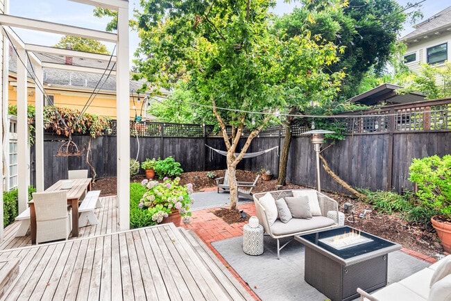 Building Photo - 2234 NW Johnson St