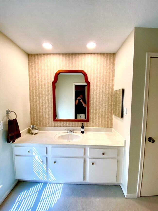 Building Photo - 7350 Kirby Dr