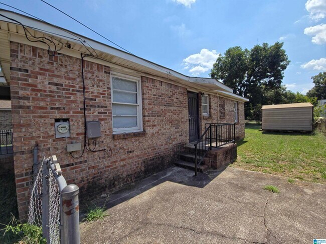Building Photo - 2513 18th Ave N