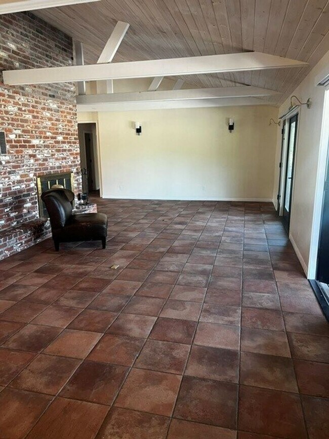 Building Photo - 1701 Calzada Ave