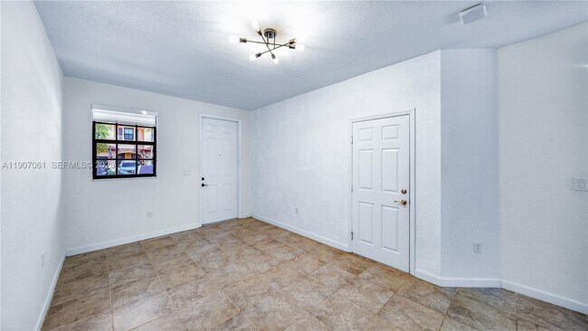 Building Photo - 144 SE 34th Ave