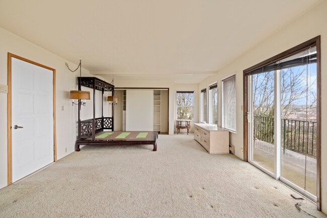 Building Photo - 414 E 32nd St