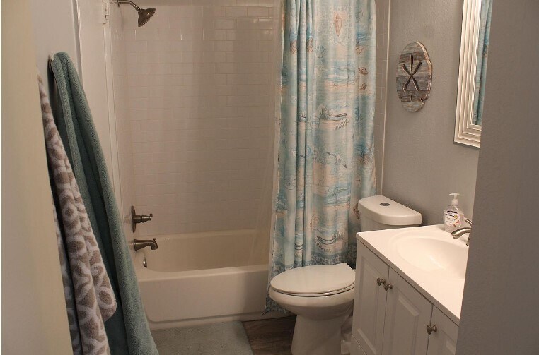 Bathroom - 2390 E Fremont Ave