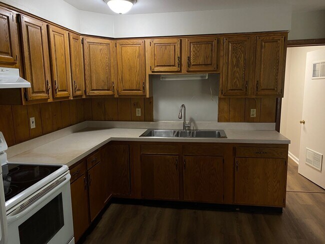 Building Photo - Welcome to Blueberry Hills located off Nicholasville Rd     20260615