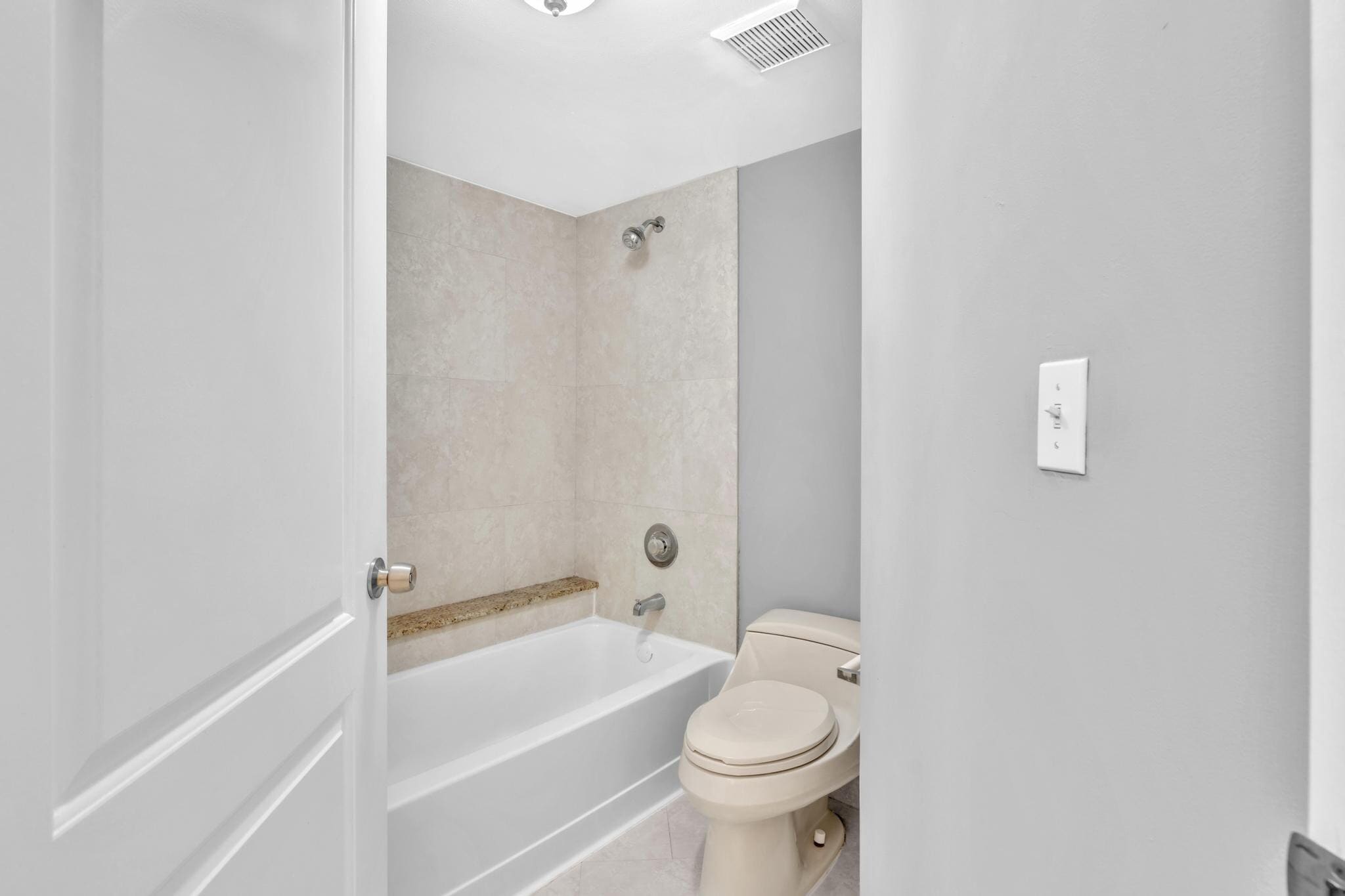 Building Photo - 2881 N Oakland Forest Dr