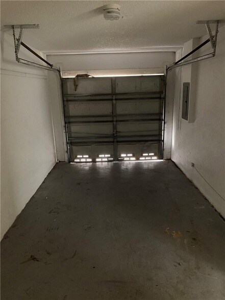 Building Photo - 8985 NW 38th Dr