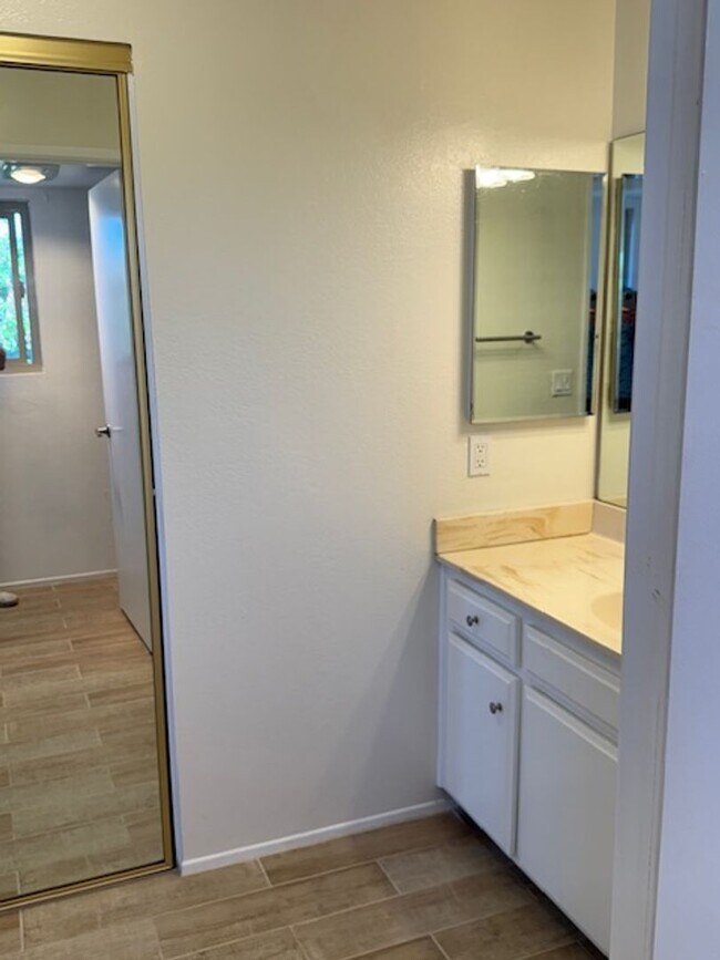 Building Photo - Newly Renovated 4 Bedroom 3 Bath Home with...