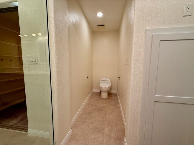 Building Photo - Gorgeous Spanish Trails 3BR House for lease!