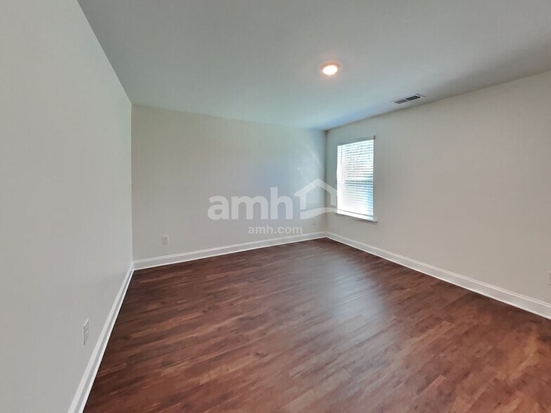 Building Photo - 564 Rivermist Dr