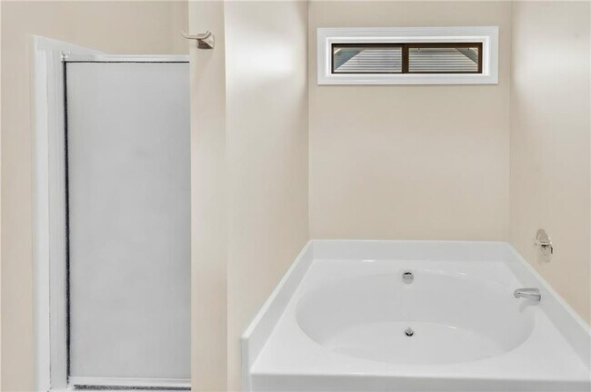 Building Photo - 125 York Ln