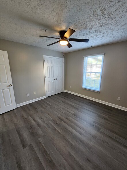 Building Photo - 330 Bubble Creek Ct