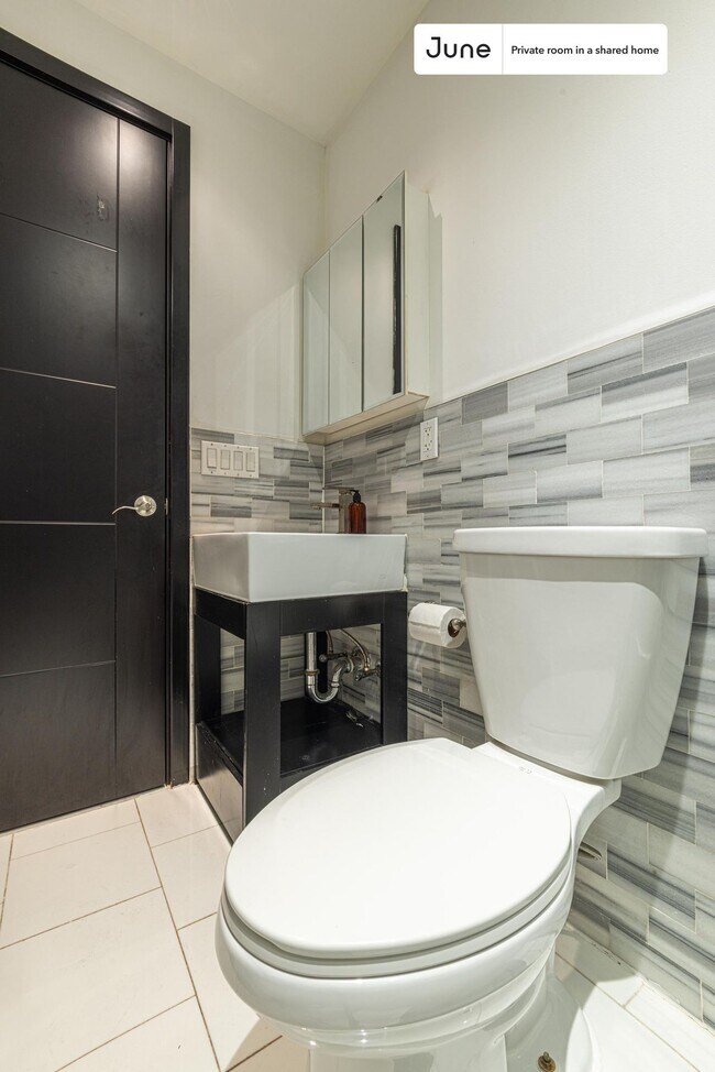 Building Photo - Room in Shared 4 bed/2 bath home