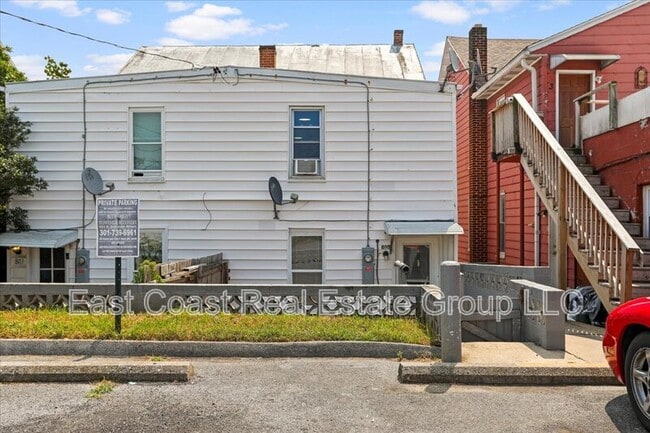 Building Photo - 805 S Potomac St