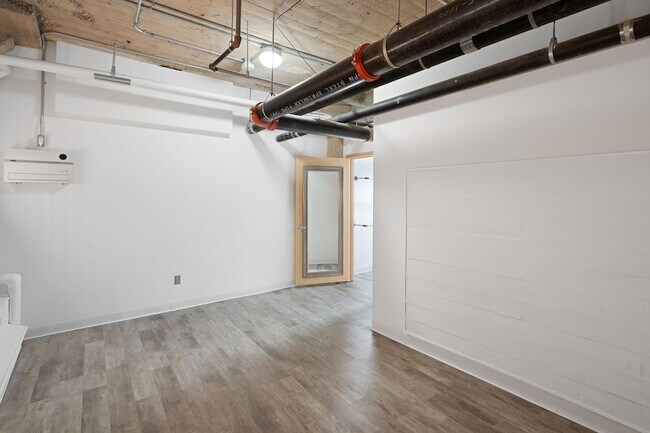 Building Photo - 521 S 7th St