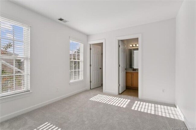 Building Photo - New Town 3 Bedroom, 3.5 Bath Townhome
