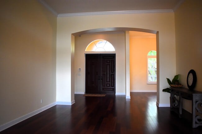 Building Photo - 895 SW Grand Reserves Blvd