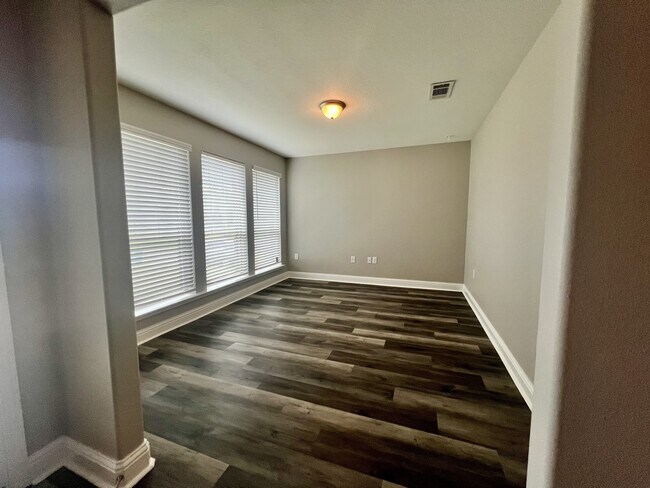 Building Photo - 3020 Crown Creek Cir