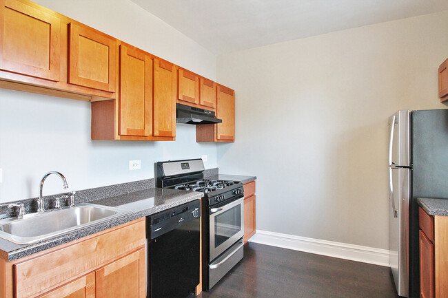 7/9 Greenfield - 1348-1352 N. Austin Blvd. and 7-9 Greenfie...