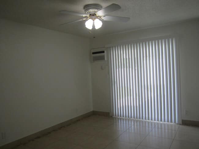 Building Photo - Immaculate 2 Bedroom Loma Linda Duplex