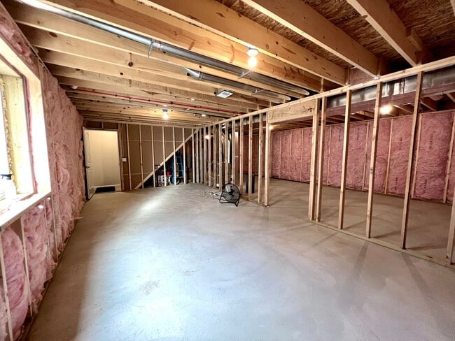 Building Photo - Gorgeous Furnished Home-Ready for move in ...