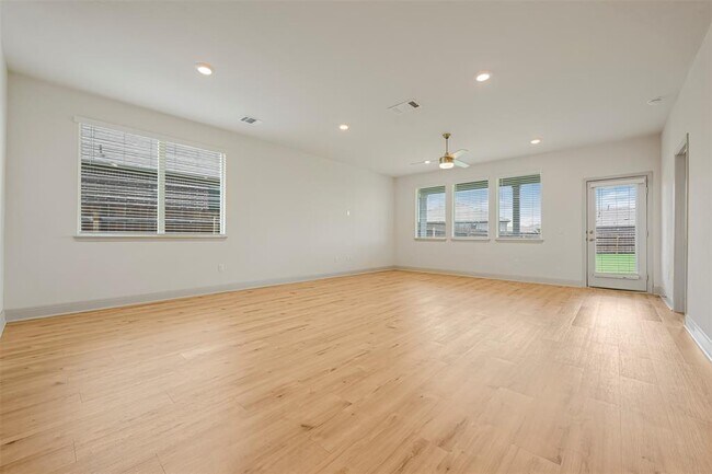 Building Photo - 18033 Bassano Ave