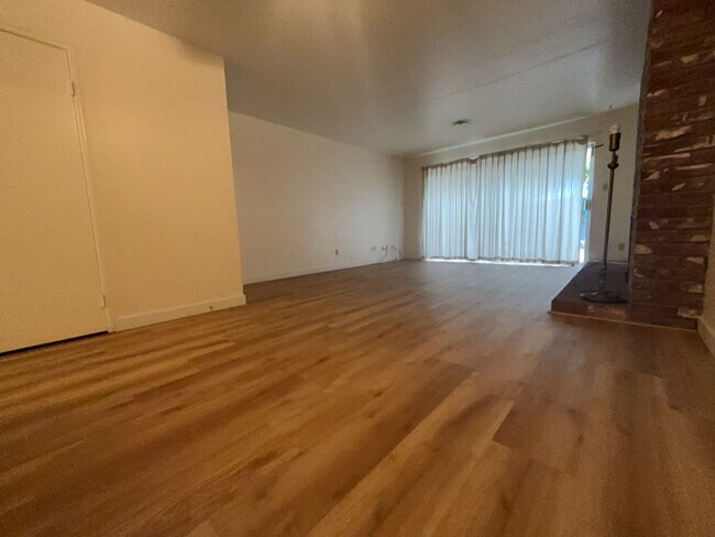 Building Photo - 605 Radcliffe Dr