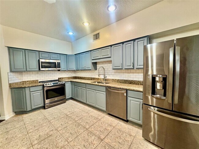 Building Photo - 2800 Countryside Blvd