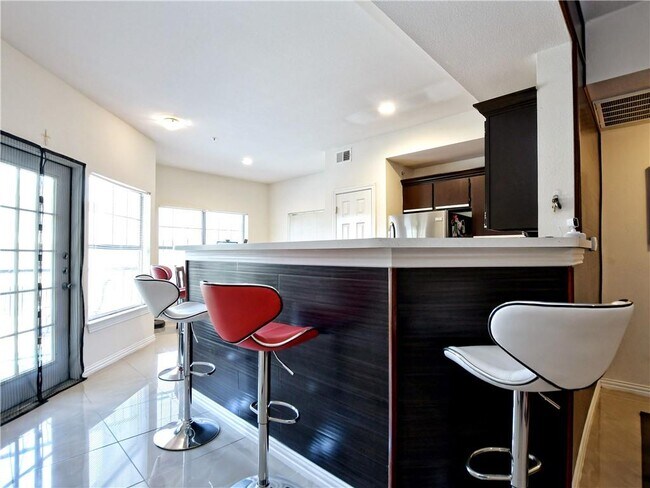 Building Photo - 2320 Gracy Farms Ln