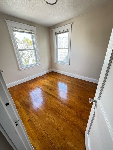 *Pictures are representative samples of the advertised unit. In some cases, the actual units you tou - 44 Atkins St