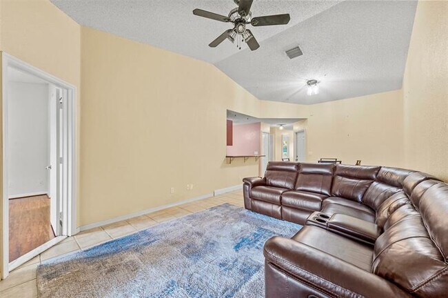 Building Photo - 11424 SW 17th Ct