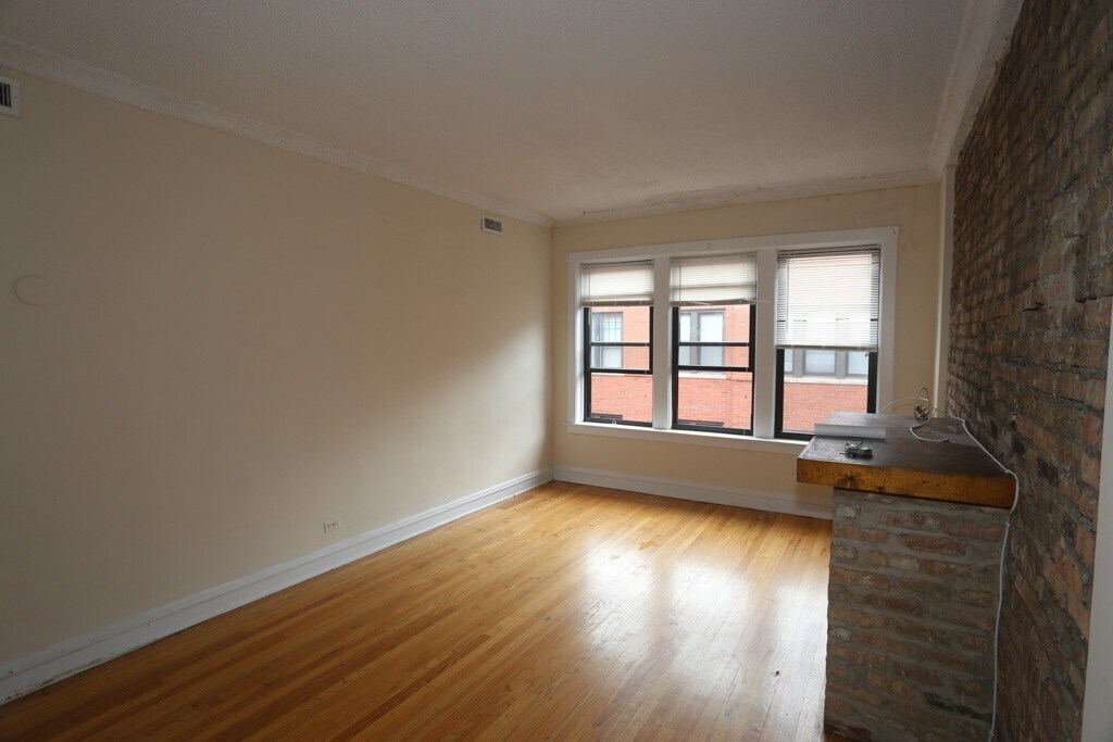 Building Photo - 3522 N Racine Ave