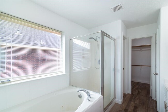 Building Photo - 2707 Troy Dr